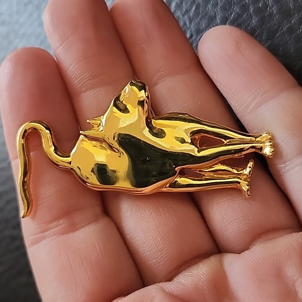 VTG MFA brooch